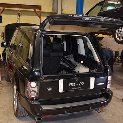 land rover, bmw, mercedes benz, audi, jaguar, porsche, chrysler, gmc, bentley