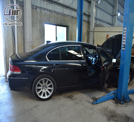 land rover, bmw, mercedes benz, audi, jaguar, porsche, chrysler, gmc, bentley