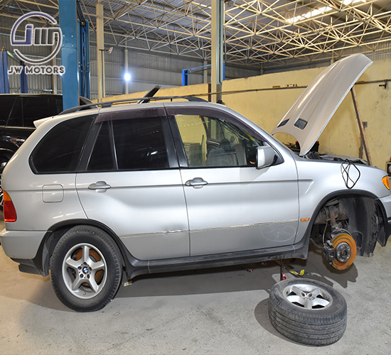 land rover, bmw, mercedes benz, audi, jaguar, porsche, chrysler, gmc, bentley