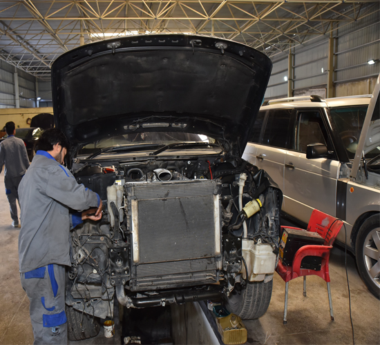 land rover, bmw, mercedes benz, audi, jaguar, porsche, chrysler, gmc, bentley
