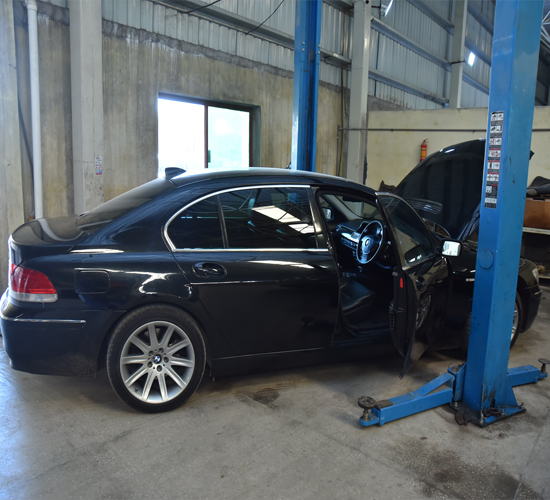 land rover, bmw, mercedes benz, audi, jaguar, porsche, chrysler, gmc, bentley
