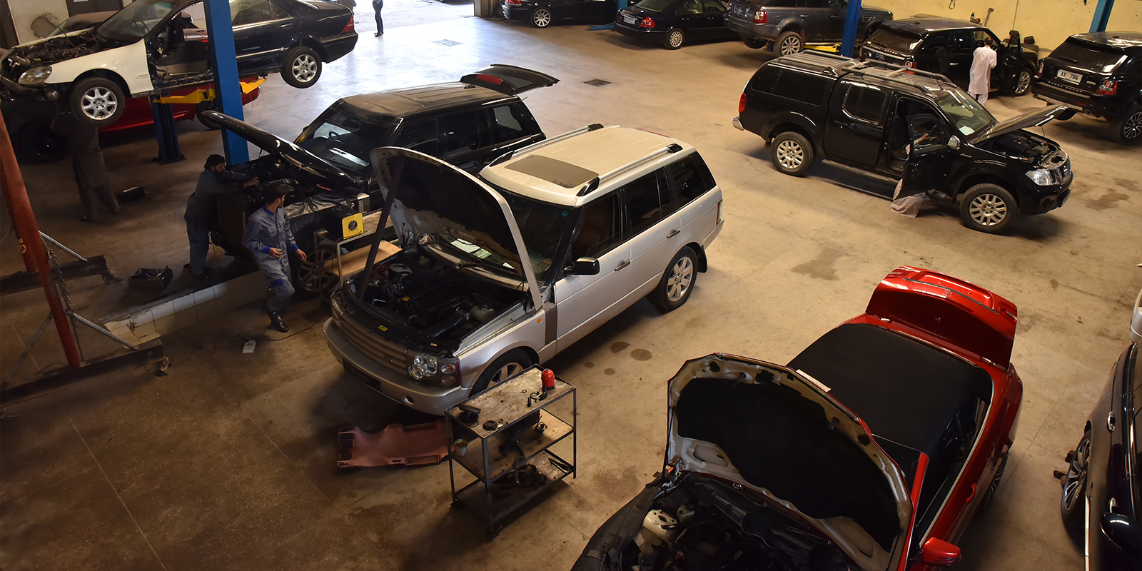 land rover, bmw, mercedes benz, audi, jaguar, porsche, chrysler, gmc, bentley